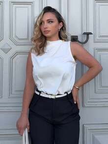 Jeta Ari Blusa blanca elegante y modesta para oficina y uso diario con cuello asimétrico con volantes, mangas sin mangas y botones metálicos, adecuada para primavera/verano - Blanco - Ver 7
