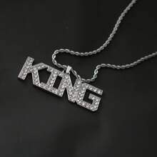 Collar con colgante "REY" encrusted de diamantes con cadena de cuerda