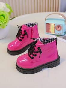 1 双新款女童低帮纯色时尚漆皮格子设计靴子，时尚百搭，适合女童春秋季户外、旅行、野餐、度假