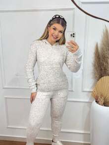 Conjunto tricô mousse calça joguer e blusa com bolso e capuz