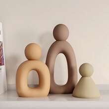 现代简约抽象雕塑，描绘了一家三口的温馨与和谐。优雅的设计、柔和的色调和抽象的笔触，饱含爱意与温暖。为您的家居增添一抹亮丽的色彩。是生日、毕业典礼及其他场合的理想礼物。 - 彩色 - 查看 7