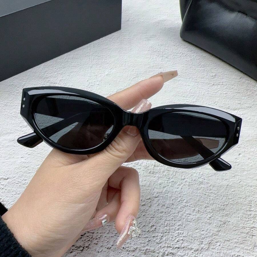 A High-Value , Round Face , Sunscreen Fashion , UV-Protected Glasses.