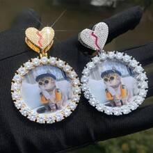 (Hecho a medida) Marco de foto redondo de cubic zirconia grande personalizado, colgante de cuello de estilo hip hop con cubic zirconia de latón para uso diario, incluye cadena de cuerda trenzada de 50 cm