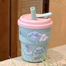 Sanrio Eine süße Cartoon-Wassertasse von Sanrio mit einem niedlichen aufklebbaren Trinkhalm, geeignet für Büro, Lesen und Zuhause. Eine Kaffee- und Milchtasse mit großem Fassungsvermögen