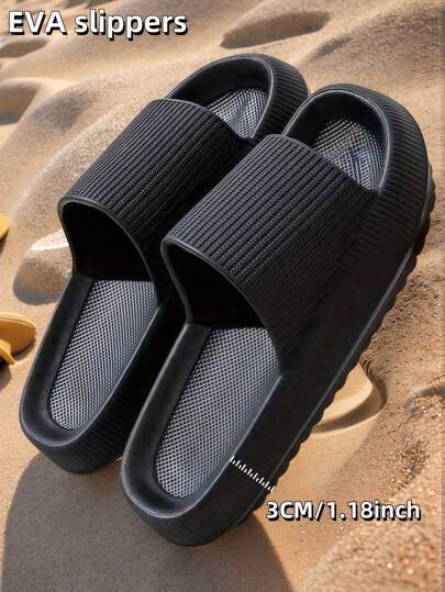 Pantoufles tous saisons pour hommes, rayées noires en matériau EVA doux et épais de 3 cm. Antidérapantes, anti-odeurs, antibactériennes et à séchage rapide pour la salle de bain. Excellent amorti, convient pour la plage, l'extérieur, l'intérieur, la chambre, la salle de bain. Design unisexe