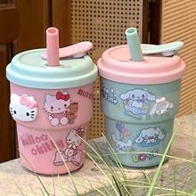 Sanrio Eine süße Cartoon-Wassertasse von Sanrio mit einem niedlichen aufklebbaren Trinkhalm, geeignet für Büro, Lesen und Zuhause. Eine Kaffee- und Milchtasse mit großem Fassungsvermögen