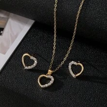 Conjunto de joias femininas (colar + brincos) com decoração de strass em formato de coração