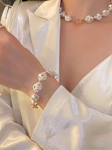 1pc Baroque Irregular Faux Pearl Bracelet OT Buckle Design Sense, Elegant And Fashionable, High-Gloss Pearl Bracelet For Women