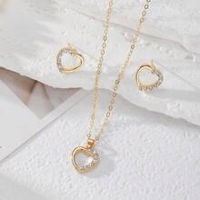 Conjunto de joias femininas (colar + brincos) com decoração de strass em formato de coração