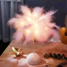 1 pièce Lampe de table à LED avec flamme artificielle romantique et plume - Style nordique moderne, lumière de nuit romantique. Alimentée par 3 piles AA (piles non incluses). Convient pour les têtes de lit, les bureaux, les salons, les anniversaires, les décorations de fêtes. Également un choix idéal pour les cadeaux d'anniversaire.