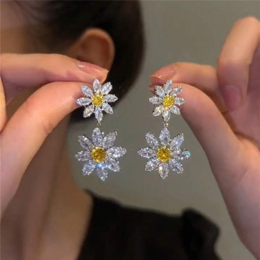 Sunflower ~ Airy Sense Of Zirconia Flower Stud Earrings Earrings Fashionable And Versatile Earrings - Hoa tai - Xem 1