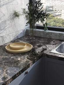 1 卷黑色大理石壁纸，PVC 自粘可移除壁纸，防水、防油、耐热，适用于厨房台面后挡板、橱柜和墙壁装饰保护膜 - 黑色 - 查看 4