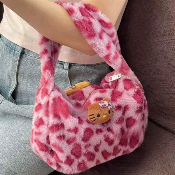 Sanrio 1 حقيبة كتف ومحمولة يدوية فاخرة من الجلد الأسود بطبعة نمر على شكل هالو كيتي، مصنوعة من القطيفة ذات سعة كبيرة بطراز انستقرام، تصميم ياباني وكوري فائق الجاذبية لا غنى عنه
