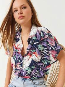 BIANCO LUCCI Damen Tropenmuster Kurzarm Lässig Urlaubshemd Herbstkleidung Grafik-T-Shirts Damen Lehreroutfits für Frauen, große Frauen - Violett - Übersicht 3