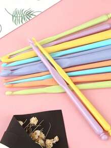 12pcs Colorful Crochet Hooks Knitting Tool Needles Metal Assorted Sizes 3.5mm, 4mm, 4.5mm, 5mm, 5.5mm, 6mm, 6.5mm, 8mm, 10mm, Random Colors
