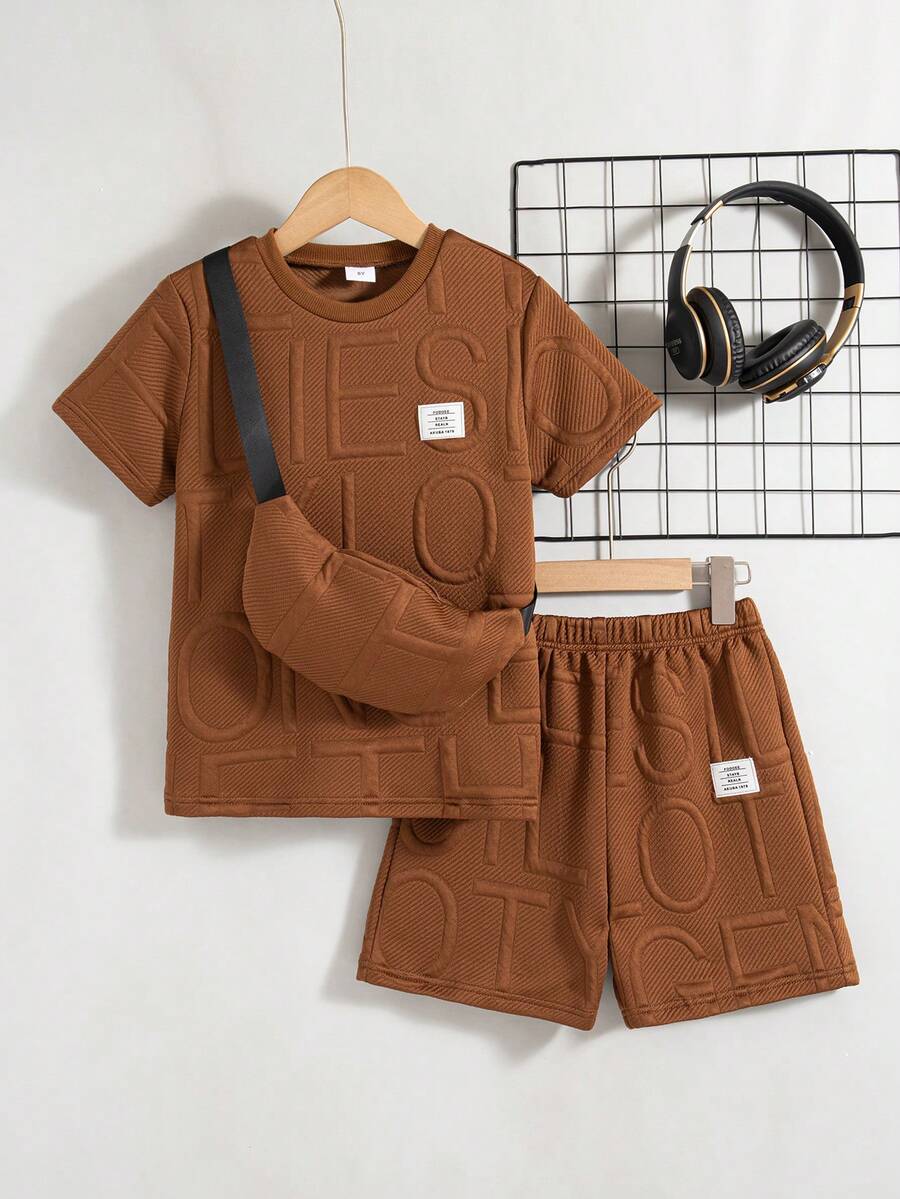 2 件男童休闲装短袖纯色 T 恤和短裤套装，带小袋，日常穿着，夏季