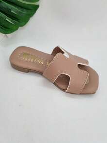 Sandalia plana para niña ideal para uso diario y uso casual para todos los eventos donde tu princesa luzca de manera espectacular, no lo pienses mas y arma el outfit perfecto de tu hija con los incribles modelos que tenemos para ti - Maquillaje - Ver 3