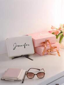 1个可定制姓名丝带礼盒，可折叠，磁吸式，婚礼礼盒，伴娘个性化姓名礼盒，带盖丝带礼盒，定制婚礼礼物，可与伴娘礼盒搭配使用，也适用于生日、情人节、新娘礼物，是婚礼、生日或任何场合的完美之选，也非常适合儿童艺术活动和节日日历，派对必备。 - 多色2 - 查看 6