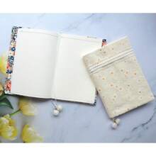 1 Stück A5 Kleine Gänseblümchen- und Blumenserie Buchüberzüge, Bibelüberzüge, Notizblockschutzüberzüge, Wochen-/Monatsplaner Schutzüberzüge, Büroartikel, Buchzubehör, geeignet für verschiedene Szenarien im Zusammenhang mit Büchern und Notizbüchern wie Zuhause, Schule, Geschenke usw., Schulanfang, Schulmaterial