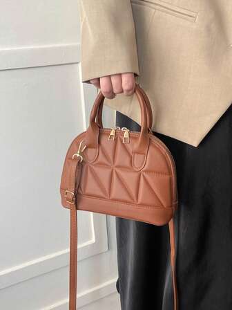 经典百搭时尚鳄鱼纹手提包，女士斜挎包/单肩包，简约皮革手提包/邮差包，圆顶提手手提包，配有可调节肩带，通勤公理包/斜挎包，适合购物、携带钱包、年轻女性、大学生、新人、白领等。非常适合办公室、大学、工作、商务、通勤、户外活动、旅行和郊游等场合。