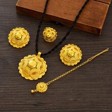 Set de joyería de 4 a 6 piezas de estilo africano y árabe con color dorado clásico e incluye aretes, anillos, collares, pulseras, cadenas para el cabello y pasadores para el cabello, regalos para fiestas de Oriente Medio