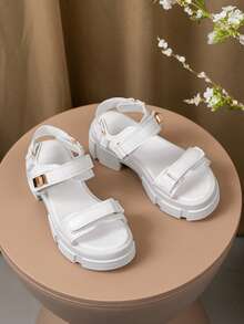 1双时尚儿童高跟凉鞋，2026新款女童高跟凉鞋，女孩最爱的鞋子，沙滩凉鞋，柔软厚底，波西米亚风沙滩凉鞋，休闲假日派对凉鞋，可爱女童鞋，魔术贴凉鞋