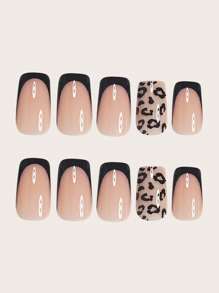 Aggiorna istantaneamente il tuo aspetto con un set da 24 unghie finte quadrate di media grandezza, stile francese elegante in nero semplice, stile leopardato nero, unghie finte in stile francese nero per la notte, rosa nudo. Unghie finte lunghe per donne e ragazze, include 1 foglio di adesivi e 1 lima per unghie. Spedizione casuale di gel trasparente