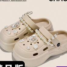 Beach Internet Model, Non-Slip Slip-On Outdoor Sandals, Thick-Soled Clogs For Women In Summer Style With Butterfly Details.