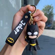 Warner Bros Chaveiro Batman e Mulher-Gato - Dupla de super-heróis com símbolo de morcego e design de gato para mochilas, carteiras e chaves de carro. Presente colecionável estiloso para fãs, perfeito para uso diário, cosplay e festas temáticas (inspirado em Gotham City).