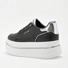 Women Tennis & Racquet Sport Shoes - Black - View 2