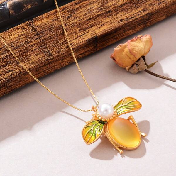 1pc Fashionable Chic Minimalist Bee Pendant Necklace, Versatile For Women