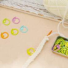 20/50/100 Stück Mehrfarbige Metall Spiral Maschenmarkierer, Offene Metall Maschenmarkierer Häkelmarkierer mit Aufbewahrungsbox, für Häkelkleidung Markierung, DIY Bastelprojekte, Nähgarn Nadel Strickmaschen Verfolgungsmarkierer - Verschiedenfarbig - Übersicht 7