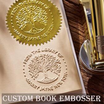 1개 맞춤형 책 엠보서, 개인화된 엠보서 스탬프, 책 엠보서, 스크랩북 엠보서, 개인화된 봉투 엠보서, 책 애호가를 위한 선물, 개인화된 웨딩 엠보서, 냅킨 엠보서, 모노그램 엠보서, 봉투와 초대장용, 웨딩 선물