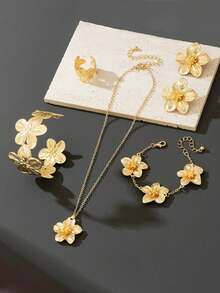 6件套复古雕花五瓣花吊坠项链、手链、戒指、耳环首饰套装（女士款） - 金色 - 查看 3