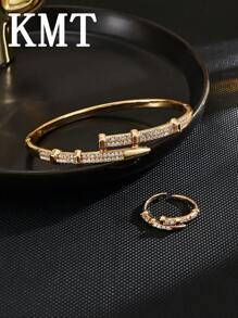 KMT 2 Stück kupferplattiertes Zirkonia Nagel-förmiges Armband + Ring Mode Schmuck Set, luxuriöses Unisex-Accessoire