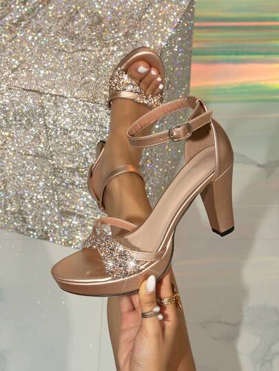 كعب عال مفتوح الأصابع أمامي للنساء، ذو وبريق الشمبانيا متقاطع، كعب سميك مثير للحفلات والزفاف