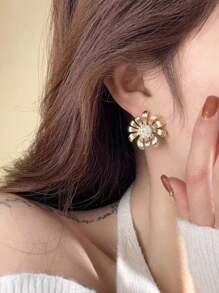 1 Pair Fashionable, Elegant, Unique Sunflower Stud Earrings