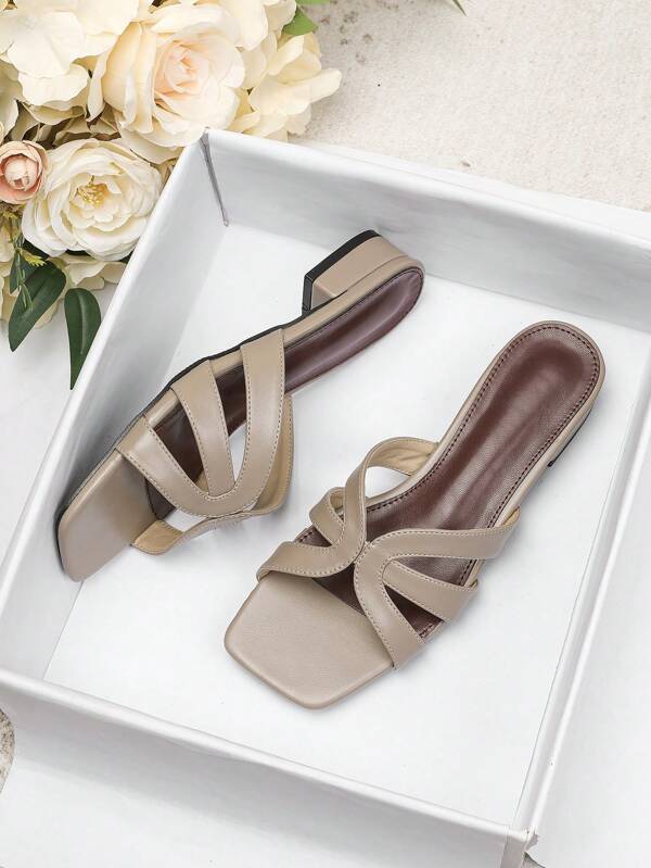 Women's Flat Sandals 2025 Spring Summer New Versatile Soft Bottom Non-Slip Fashion Beach Slippers Fashion Roman Sandals Plus Size Women Shoes