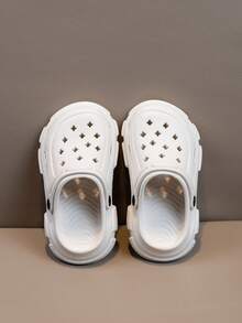 一脚蹬镂空凉鞋，女童透气轻便拖鞋，适合室内家居浴室，四季皆宜