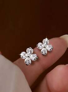 1 Pair 925 Sterling Silver Elegant Four-Leaf Clover Stud Earrings For Women, Inlaid With Synthetic Cubic Zirconia, Luxury Shining Design, Hypoallergenic, Suitable For Carnival And Music Festivals, 1 Pair Earring Gift