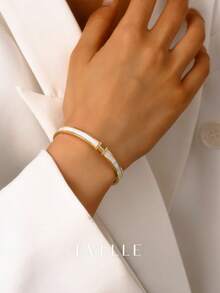 18k 镀金字母 H 白色珍珠母手镯，适合派对和日常佩戴 - 金色 - 查看 3