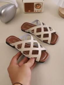 Girls' Outdoor Slippers Summer New Square Toe Grid Integrated Decorative Bag With Foot Back Design Anti Slip And Durable Fashionable And Generous Children's Flat Bottomed Beach Slippers