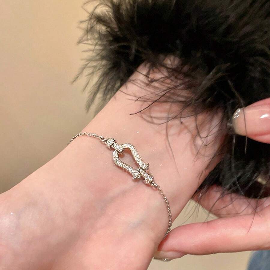 Sparkly Horseshoe Decor Zirconia Bracelet, Minimalist Design, And Versatile Accessory