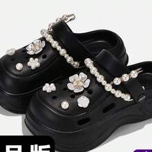 Beach Internet Model, Non-Slip Slip-On Outdoor Sandals, Thick-Soled Clogs For Women In Summer Style With Butterfly Details.