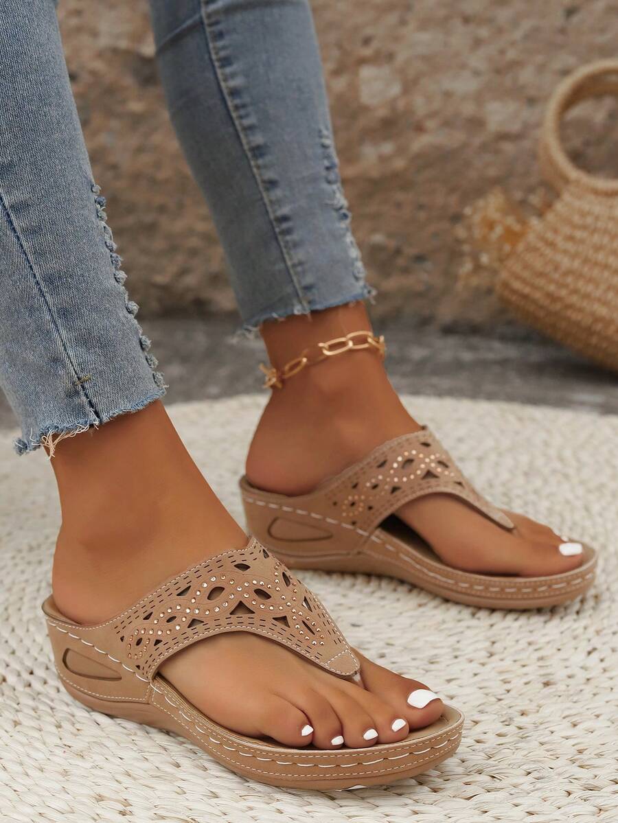 Sandalias de playa con plataforma, cuña y suela gruesa, con brillantes de estilo europeo y americano, nuevo diseño de verano para mujer de talla grande