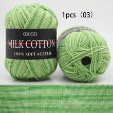 1 rouleau de 50g de fils de lait doux 3 plis, fils de chenille doux à dégradé de couleurs, convient pour les écharpes, couvertures, poupées et autres projets de tricot (style d'emballage extérieur aléatoire)