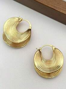 2pcs Exaggerated Gold Textured Bivalve Shaped Hoop Earrings, Ladies Stylish High-End Fan-Shaped Circular Earrings Valentine's Day Accessories - Gold - View 5