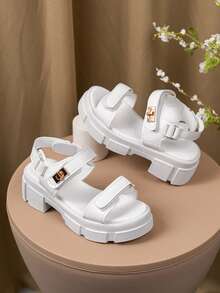 1双时尚儿童高跟凉鞋，2026新款女童高跟凉鞋，女孩最爱的鞋子，沙滩凉鞋，柔软厚底，波西米亚风沙滩凉鞋，休闲假日派对凉鞋，可爱女童鞋，魔术贴凉鞋