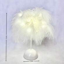 1 pièce Lampe de table à LED avec flamme artificielle romantique et plume - Style nordique moderne, lumière de nuit romantique. Alimentée par 3 piles AA (piles non incluses). Convient pour les têtes de lit, les bureaux, les salons, les anniversaires, les décorations de fêtes. Également un choix idéal pour les cadeaux d'anniversaire.