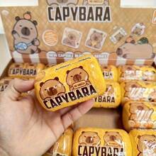 1/3 piezas Llavero con forma de cápsula de Capibara - Diseño de oso de dibujos animados lindo, favor de fiesta amarillo duradero adecuado para decoraciones al aire libre, accesorios para mochilas, regalos para amigos, maestros, empaque de calidad, lindo pequeño regalo